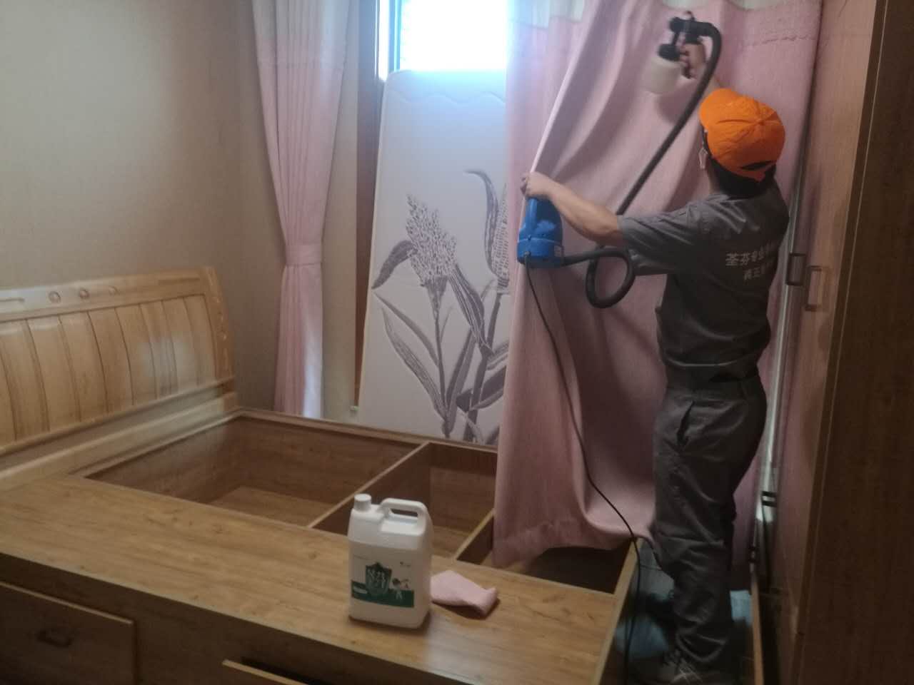 臥室窗簾、床全方位施工